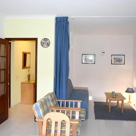 With One Bedroom In With Shared Pool Furnished Balcony And Wifi *