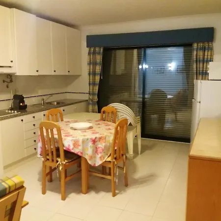 With One Bedroom In With Shared Pool Furnished Balcony And Wifi Апартаменты Портиман